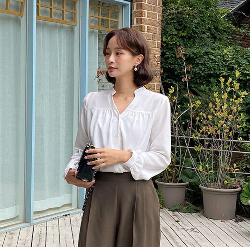 スリットバンドカラーギャザーブラウス・全4色・b62759 レディース 【bl】韓国ファッション トップス ブラウス 長袖 大人 スリット バンドカラー ギャザー ルーズ ロング丈 上品 シンプル フェミニン カジュアル ガーリー 秋 春