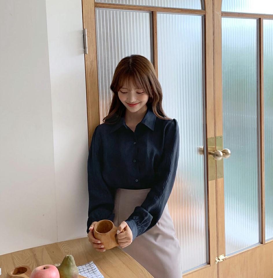 リンクルカラーブラウス・全3色・b65060 レディース 【bl】韓国 ファッション トップス ブラウス 長袖 光沢 パフスリーブ シンプル カットデザイン ベーシック フェミニン 上品 体型カバー 細身 春 秋 NIJU