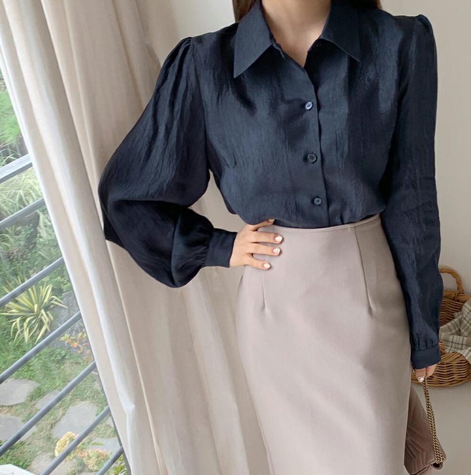 リンクルカラーブラウス・全3色・b65060 レディース 【bl】韓国 ファッション トップス ブラウス 長袖 光沢 パフスリーブ シンプル カットデザイン ベーシック フェミニン 上品 体型カバー 細身 春 秋 NIJU