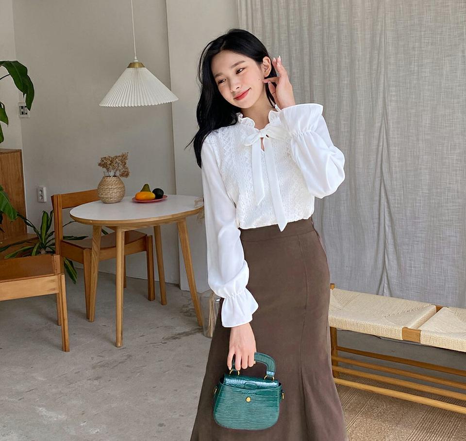 フリルレースリボンブラウス・全2色・t65083 レディース 【bl】韓国ファッション トップス ブラウス 長袖 シンプル レース フリル リボン ネットリボン 襟コン ベーシック フェミニン 上品 細身 春 秋 NIJU
