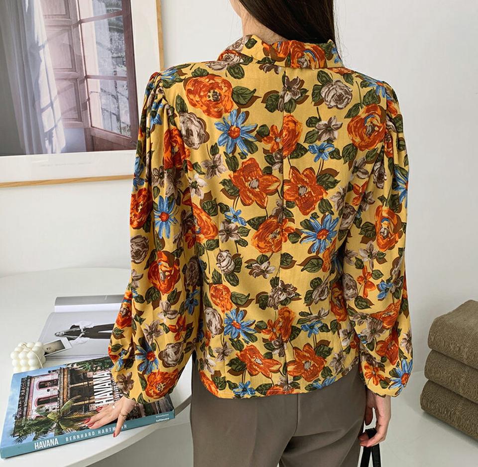 フラワーパフ開襟ブラウス・全2色・t70020 レディース 【bl】トップス 長袖 ブラウス パフスリーブ パフ袖 フェミニン 花柄 パールボタン 韓国ファッション ハイホリHIHOLLI