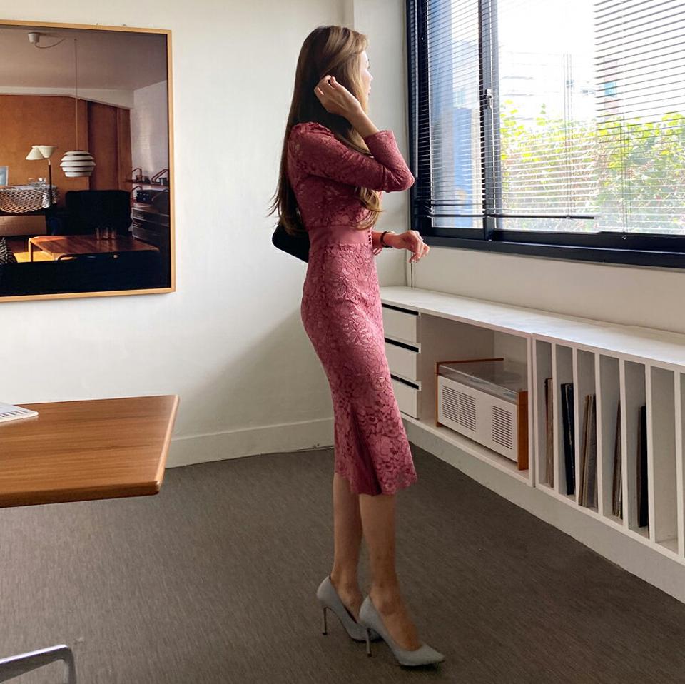 即日配送 ウエストボタンレースワンピース・全2色・b70122 レディース 【ops】 ワンピース ロングワンピース ボタン レース 花柄 フラワー プリーツ 長袖 体型カバー 異素材 フェミニン ラウンドネック 春 秋 韓国ファッション ハイホリHIHOLLI