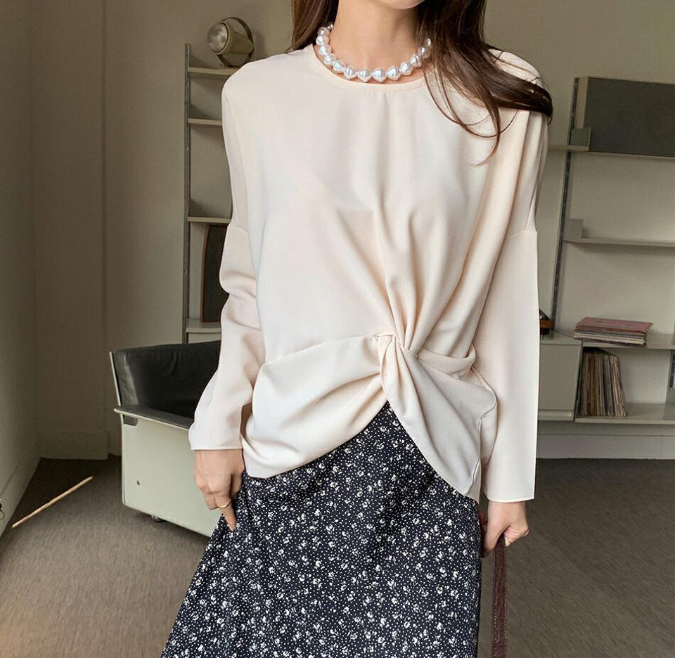 ツイストブラウス・全3色・b70123 レディース 【bl】 トップス ブラウス 長袖 大人 ユニーク ツイスト フェミニン カジュアル ルーズ 上品 アンバランス ヒップライン 春 秋 韓国 ファッション ハイホリHIHOLLI