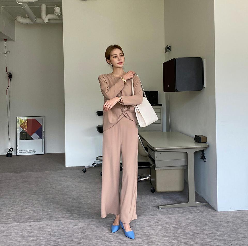 ツイストブラウス&バックゴムワイドパンツSET・全2色・b70124 レディース 【pt】 ボトムス ロング ロングパンツ ベーシック セットアップ セット ワイド ルーズ 体型カバー ワンマイルウェア 着痩せ ツイスト 春 秋 韓国ファッション ハイホリHIHOLLI