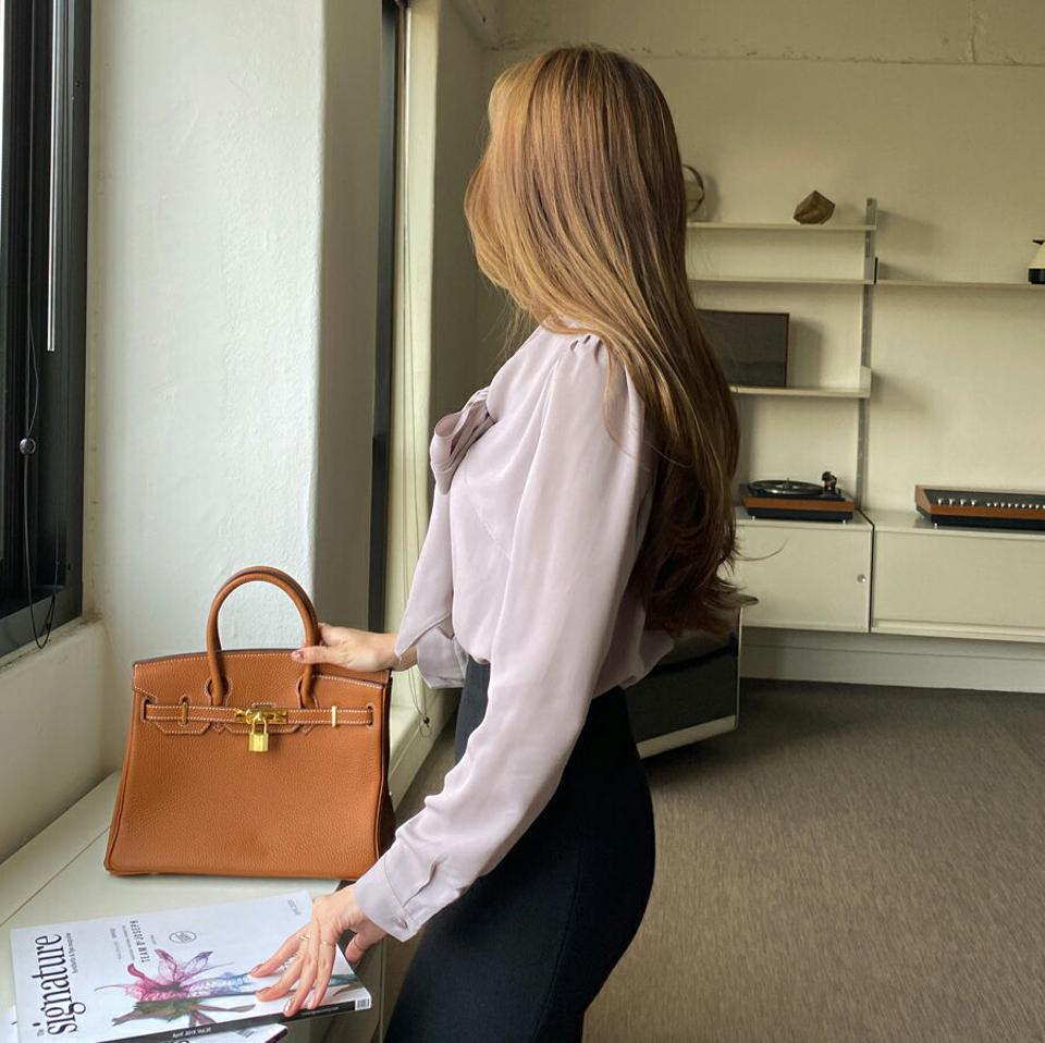 ラッフルリボンブラウス・全4色・b70134 レディース 【bl】 トップス ブラウス 長袖 大人 ユニーク ラッフル リボン 小顔 フェミニン カジュアル ショール風 上品 ピンク オフィスカジュアル ボウタイ 春 秋 韓国ファッション HIHOLLI