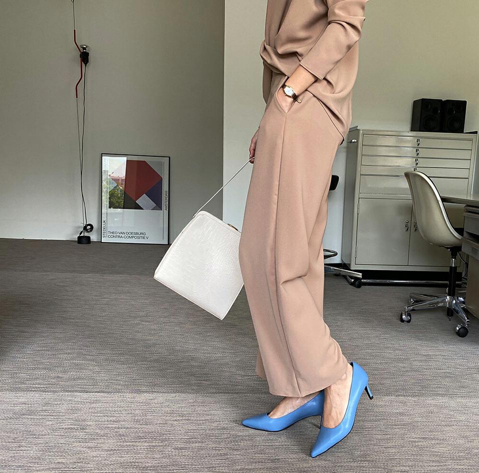 バックゴムワイドパンツ・全2色・b70145 レディース 【pt】 ボトムス ロング ロングパンツ ベーシック ワイド 足長 着痩せ スリム ストレート オフィスカジュアル 春 秋 韓国ファッション ハイホリHIHOLLI