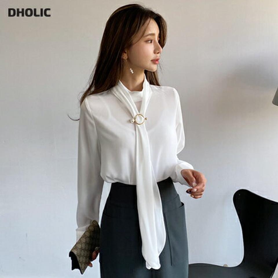 フェイクパールブローチ付リボンブラウス・全3色・t62802 レディース 【bl】韓国ファッション トップス ブラウス 長袖 ハイネック フェイクパール ブローチ付 リボン ロング丈 上品 シンプル フェミニン カジュアル 体型カバー ガーリー 秋 春