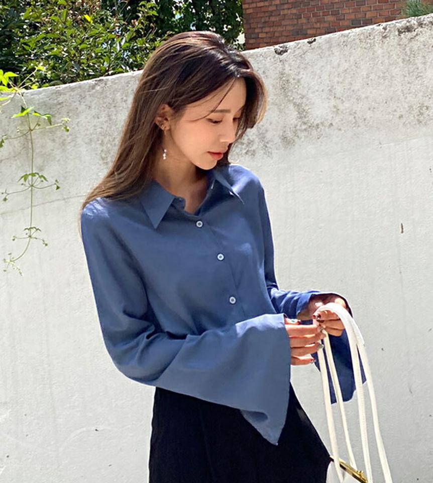 クロップドベルスリーブシャツ・全3色・t62830 レディース 【bl】韓国ファッション トップス シャツ 長袖 クロップド丈 ベルスリーブ ナチュラル ボタン ルーズ シンプル 上品 フェミニン カジュアル 高級感 体型カバー ガーリー 秋 春