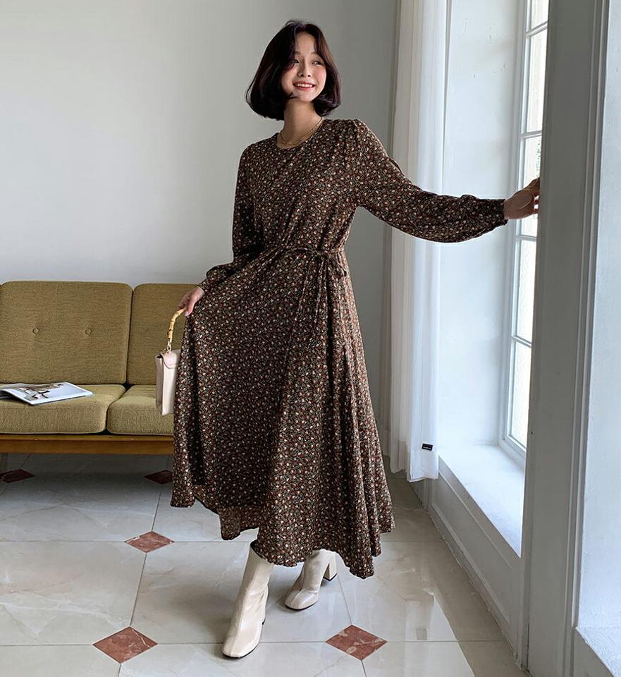 ストラップ付フローラルワンピース・全2色・t62810 レディース 【ops】韓国ファッション ワンピース ロング ロングワンピース 長袖 大人 ラウンドネック フローラル 花柄 ストラップ付 シフォン ロング丈 シンプル フェミニン 体型カバー 秋 春