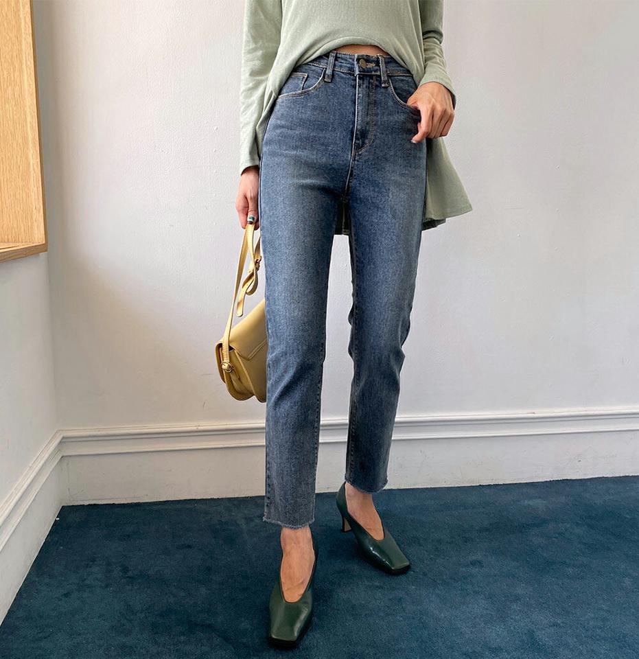 ストレートデニムパンツ・全1色・t62820 レディース 【pt】韓国ファッション ボトムス ロング ロングパンツ デニム フレア デニムパンツ ストレート ロング丈 ウォッシング ポケット スリム 体型もカバー デイリー 美脚 足長 シンプル 秋 春