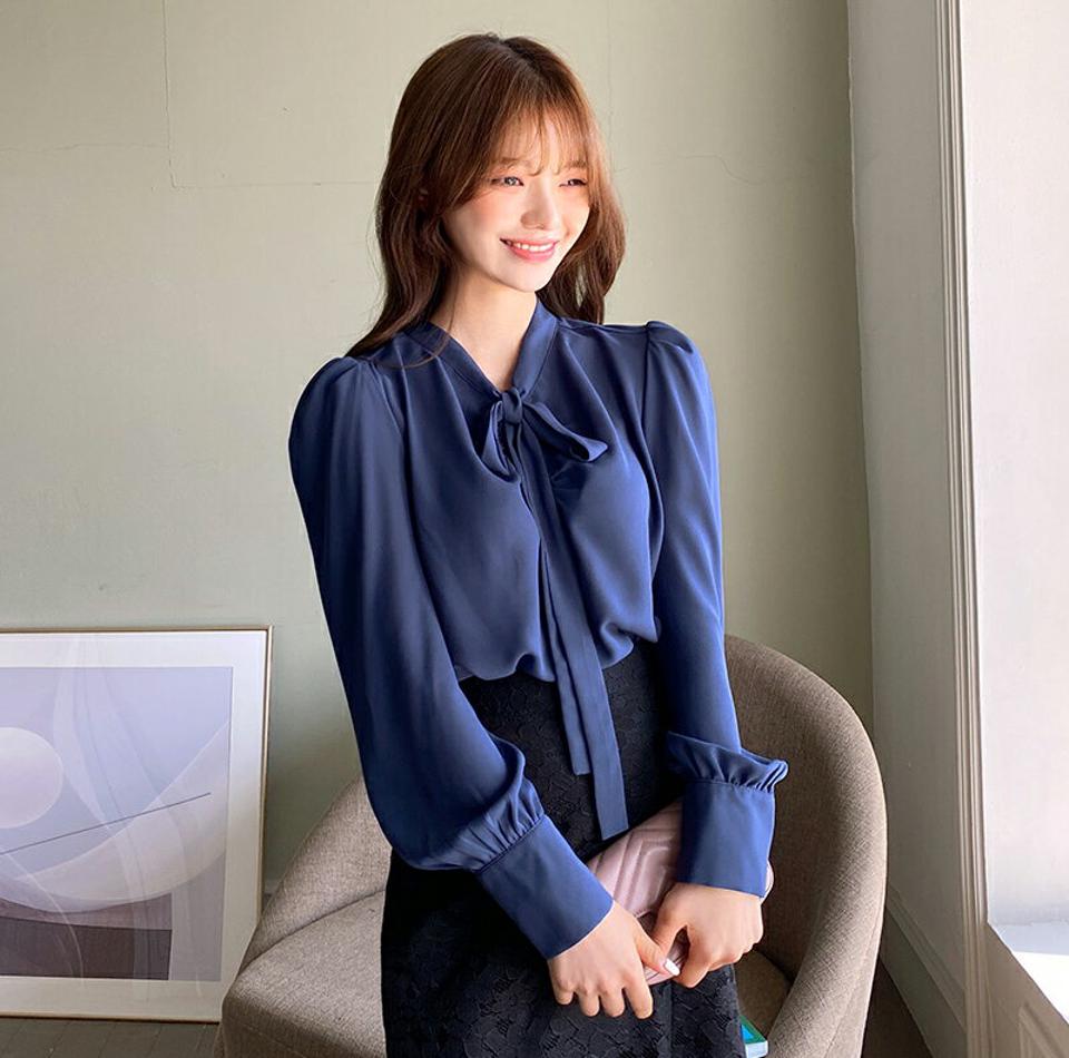 ネックリボンパフスリーブブラウス・全3色・t65133 レディース 【bl】韓国ファッション トップス ブラウス 長袖 ネックリボン ボタン ギャザー パフスリーブ シンプル フェミニン 無地 上品 体型カバー 細身 ガーリー カジュアル 春 秋 NIJU