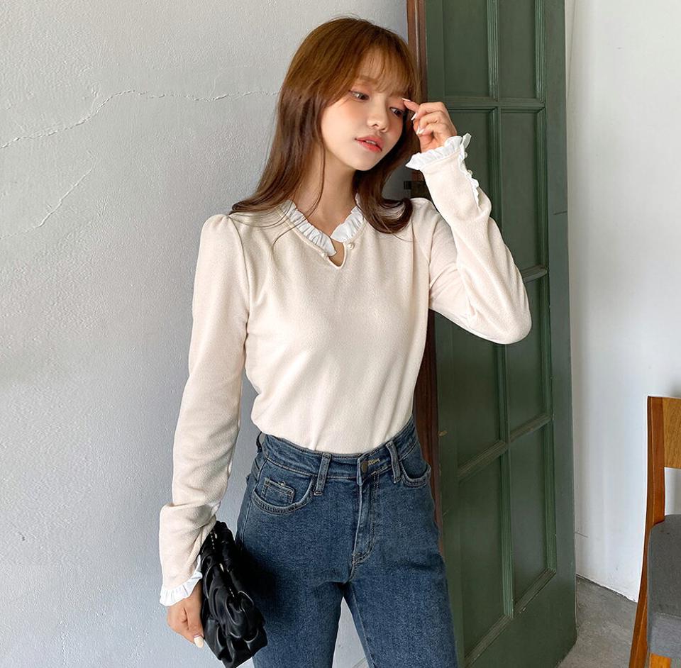 フェイクパールフリルブラウス・全3色・t65130 レディース 【bl】韓国ファッション トップス ブラウス 長袖 スリットネック パール調 シンプル フリル フェミニン 無地 上品 ガーリー カジュアル 春 秋 NIJU