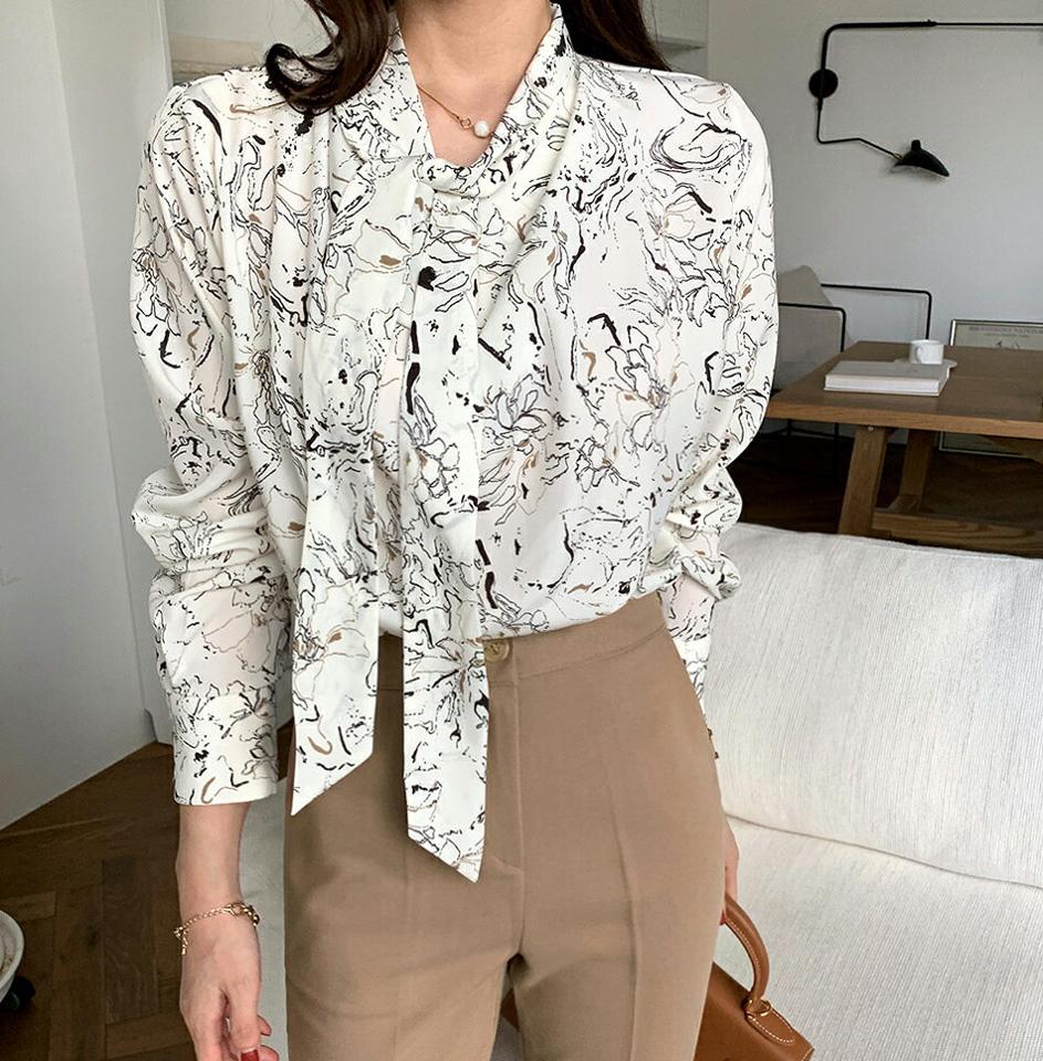 即日配送 リボンパターンブラウス・全2色・b00329 レディース 【bl】 トップス ブラウス 長袖 シック リップネック リボン 大人 スカーフ ユニーク フェミニン 上品 春 秋 韓国ファッション ハイホリHIHOLLI