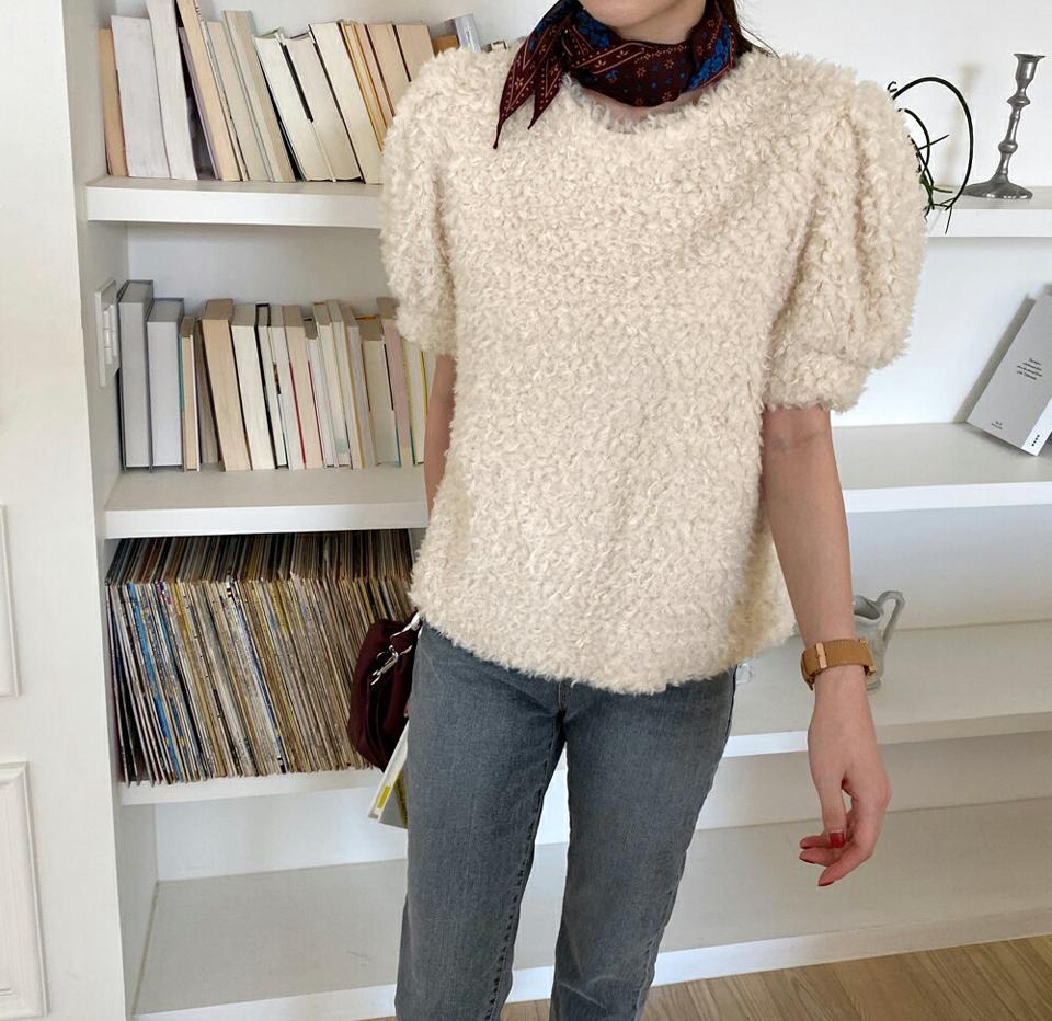 ソフトタッチ半袖ブラウス・全3色・t00361 レディース 【bl】 トップス ブラウス 半袖 ふわふわ 大人 ユニーク フェミニン 上品 ラウンドネック 冬 ボリューム もこもこ 春 秋 韓国ファッション HIHOLLI