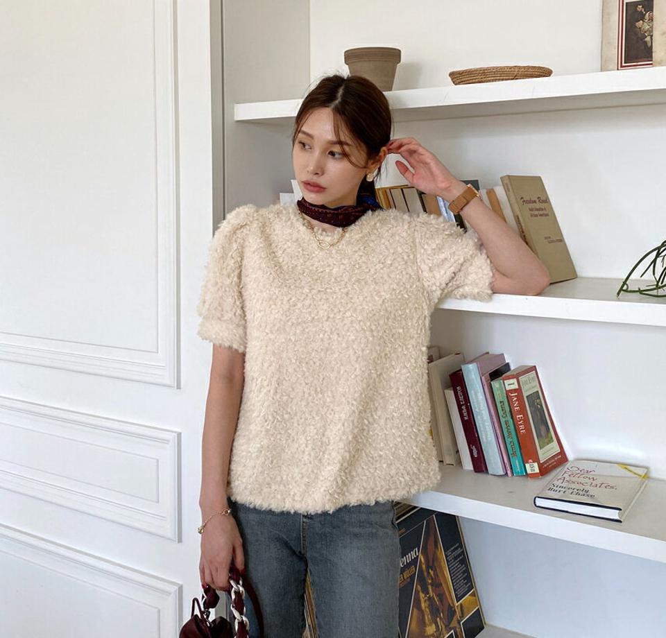 ソフトタッチ半袖ブラウス・全3色・t00361 レディース 【bl】 トップス ブラウス 半袖 ふわふわ 大人 ユニーク フェミニン 上品 ラウンドネック 冬 ボリューム もこもこ 春 秋 韓国ファッション HIHOLLI