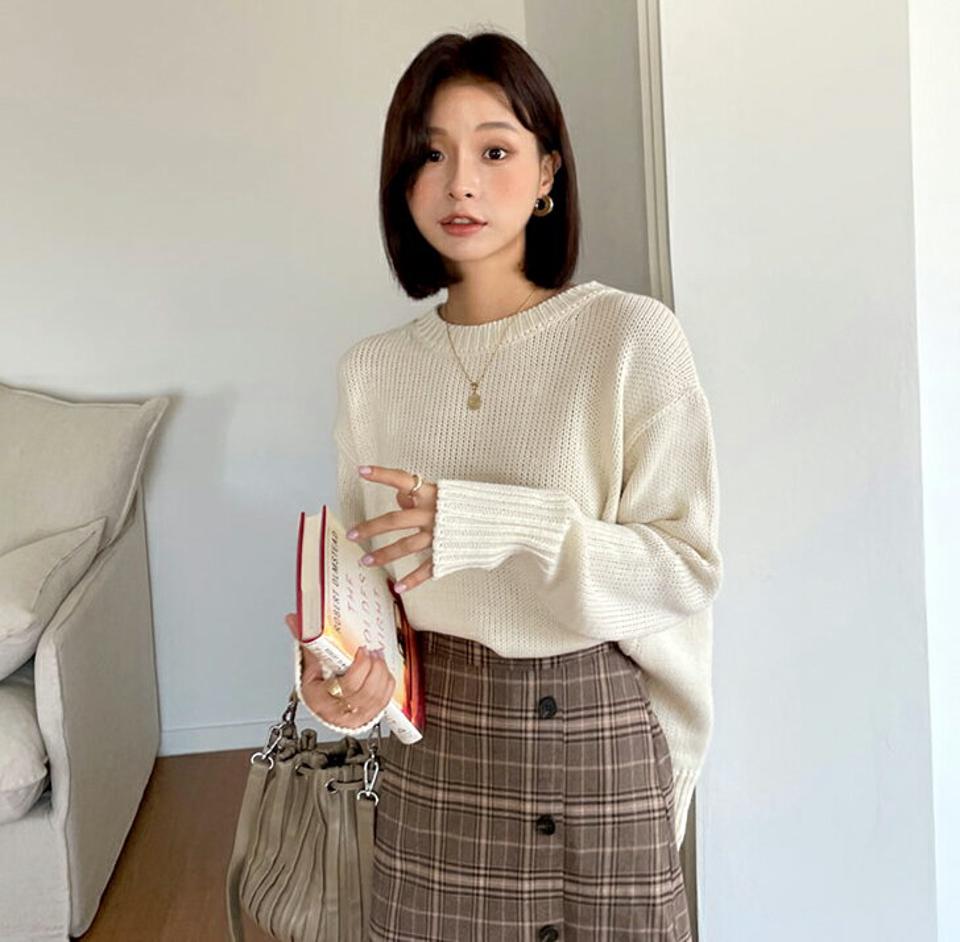 アンバランスラウンドニット・全4色・t58152 レディース 【tops】韓国ファッション トップス ニット 大人 長袖 ラウンドネック アンバランス ラウンド ドロップショルダー シンプル カジュアル ガーリー 体型カバー 細身 フェミニン 上品 秋 春