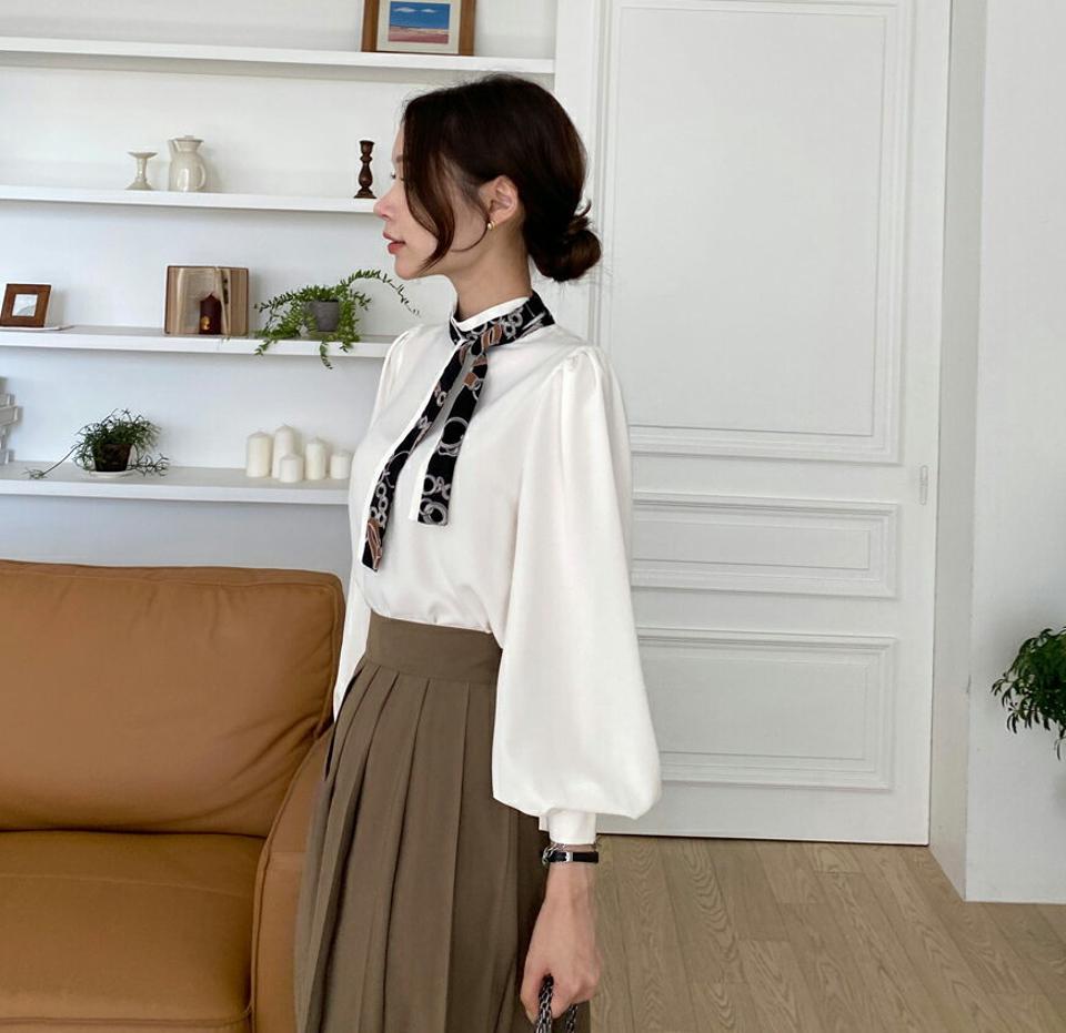 柄スカーフディテールブラウス・全2色・b00336 レディース 【bl】 トップス ブラウス 長袖 大人 カーフ スカーフ 2WAY ギャザー ユニーク フェミニン 上品 リボン 春 秋 韓国ファッション ハイホリHIHOLLI