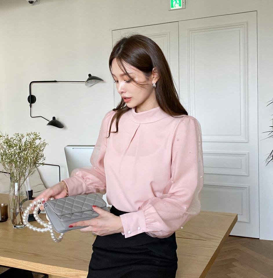 フェイクパールポイントパフスリーブブラウス・全3色・b00334 レディース 【bl】 トップス ブラウス 長袖 大人 パフ袖 カラーアイテム ハーフネック パール ピンク きれいめ フェミニン 学校行事 上品 シアー 春 秋 韓国ファッション ハイホリHIHOLLI