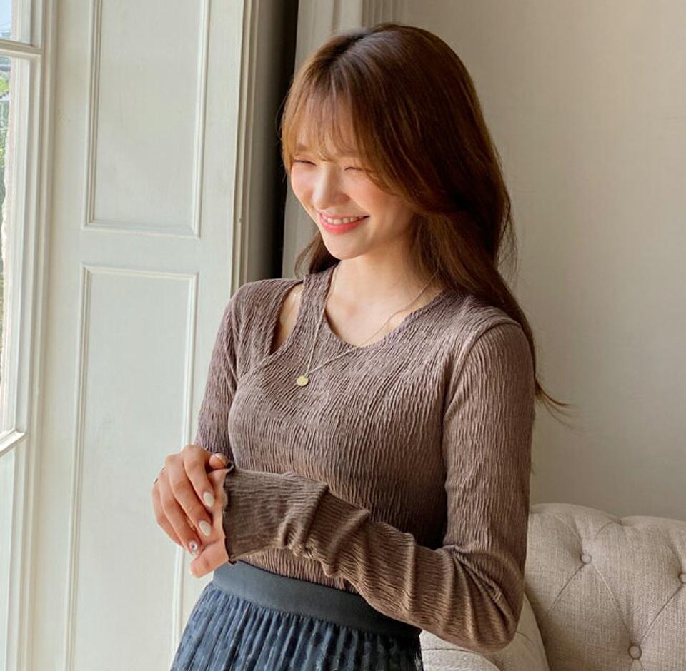 ウェーブスリットTシャツ・全3色・t65125 レディース 【tops】韓国ファッション トップス Tシャツ 長袖 ラウンドネック ウェーブ スリット フェミニン カットアウト シンプル カジュアル デイリー フェミニン 春 秋 NIJU