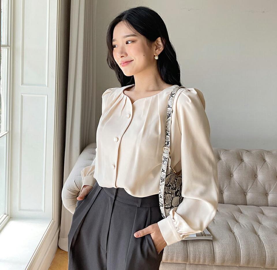 即日配送 パール調ボタンハートネックブラウス・全3色・t65118 レディース 【bl】韓国ファッション トップス ブラウス 長袖 ハートネック ボタン パール調 パフスリーブ シンプル フェミニン 無地 上品 体型カバー 細身 ガーリー カジュアル 春 秋 NIJU