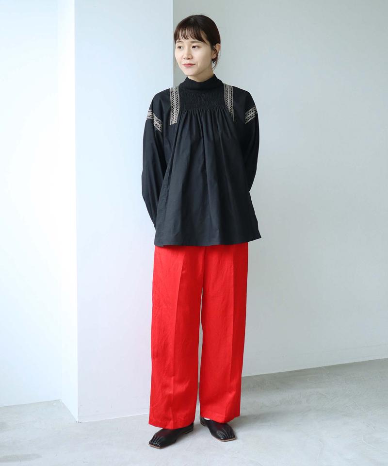 〇ミシン飾りステッチ レース衿シャーリングブラウス（cardo fabrica）