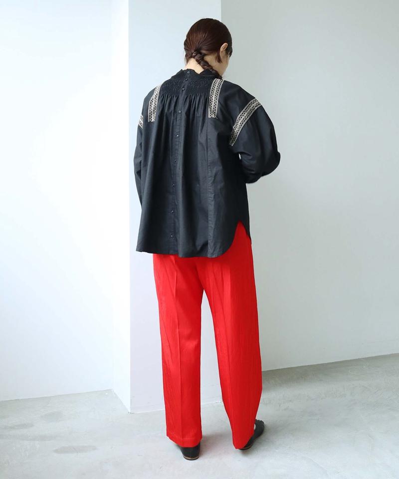〇ミシン飾りステッチ レース衿シャーリングブラウス（cardo fabrica）