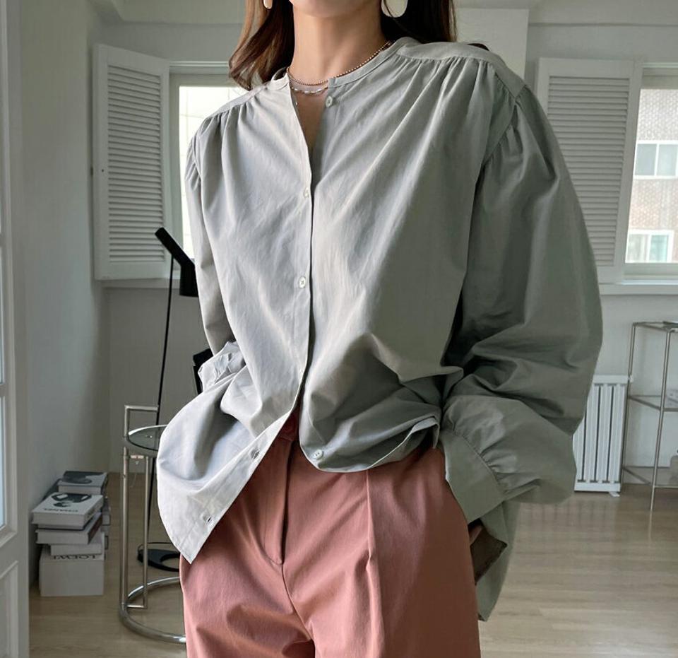 ギャザーパフスリーブブラウス・全4色・t00042 レディース 【bl】 トップス ブラウス 長袖 ギャザー パフスリーブ コットン ボタン 大人 ユニーク フェミニン 上品 春 秋 韓国ファッション ハイホリHIHOLLI