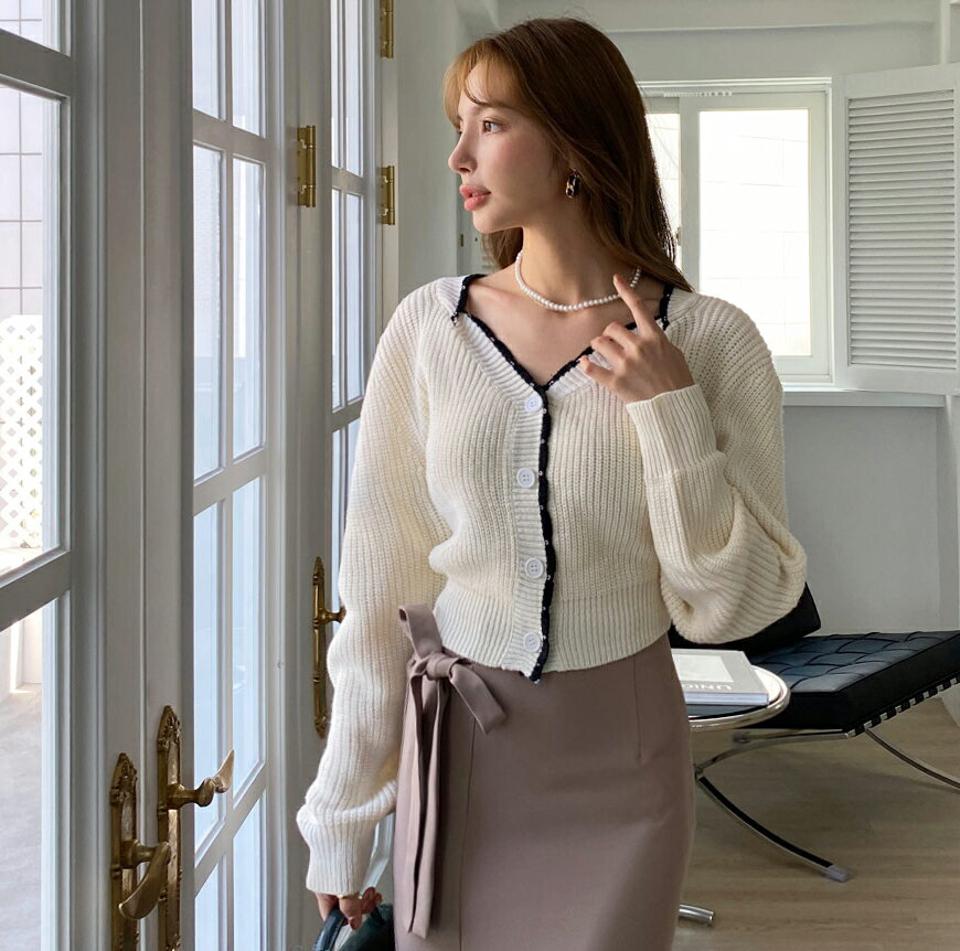 【マラソン特価】ハートネック配色ニットカーディガン・全4色・b00051 レディース 【tops】 トップス ニット 長袖 ハートネック 配色 クロップド リブ ユニーク スリム やわらかい 上品 冬 春 秋 韓国ファッション ハイホリHIHOLLI セール
