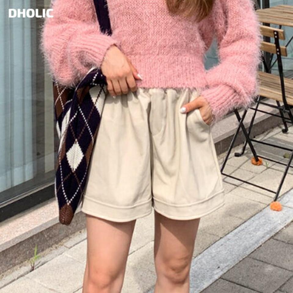 ≪人気商品再入荷≫レザー調ショートパンツ・全2色・b00942 レディース 【pt】韓国ファッション ボトムス パンツ ショート ショートパンツ レザー調 ベーシック ショート丈 ポケット 美脚 足長 細身 着痩せ 体型カバー ガーリー 楽ちん 春 秋 NIJU