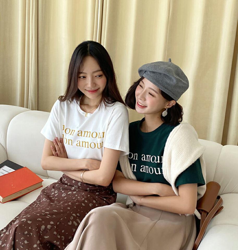 レタリング半袖Tシャツ・全3色・t64975 レディース 【tops】韓国 ファッション トップス Tシャツ 大人 半袖 ラウンドネック レタリング ロゴ スリット シンプル カジュアル 体型カーバー 細身 フェミニン 上品 デイリー 秋 春
