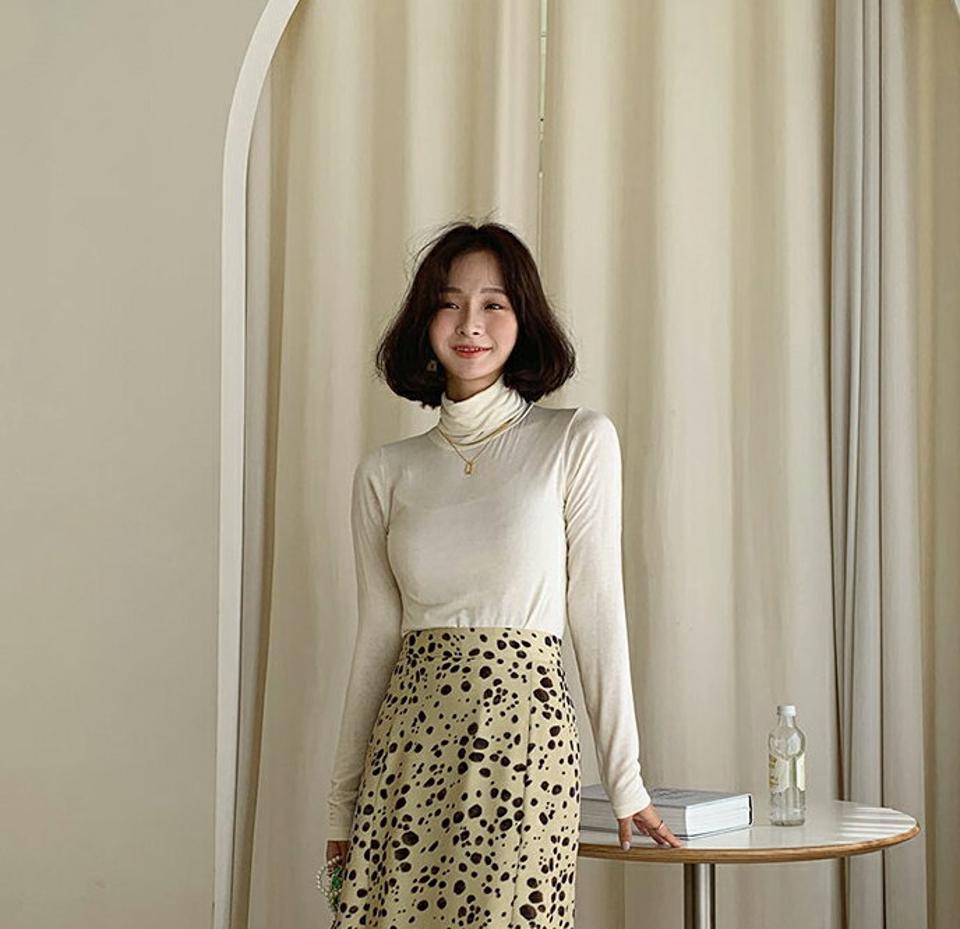 タートルネック長袖Tシャツ・全4色・t64977 レディース 【tops】韓国ファッション トップス Tシャツ 大人 長袖 タートルネック 無地 スリット ベーシック シンプル カジュアル 細身 フェミニン 上品 デイリー 秋 春