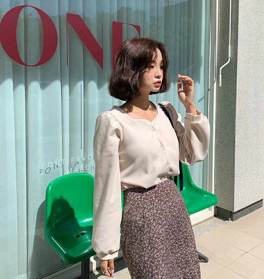 ハートネックパフスリーブブラウス・全4色・t64994 レディース 【bl】韓国ファッション トップス ブラウス 長袖 ハートネック 大人 パフスリーブ 上品 ギャザー シンプル ボタン フェミニン カジュアル 体型カバー ガーリー デイリー 秋 春243