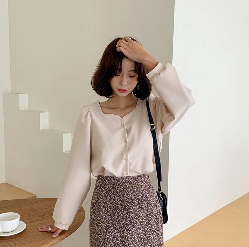 ハートネックパフスリーブブラウス・全4色・t64994 レディース 【bl】韓国ファッション トップス ブラウス 長袖 ハートネック 大人 パフスリーブ 上品 ギャザー シンプル ボタン フェミニン カジュアル 体型カバー ガーリー デイリー 秋 春243