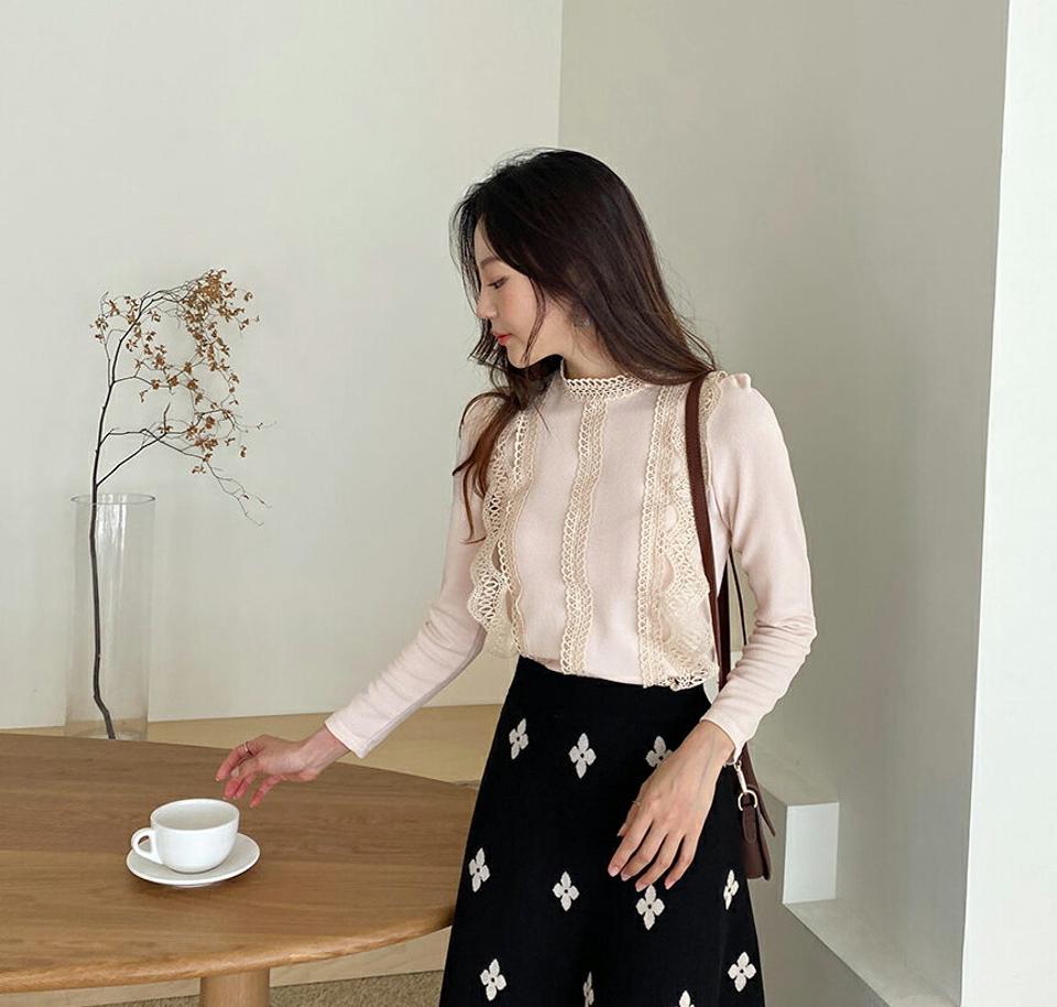 ハーフネックレースラインTシャツ・全3色・t64984 レディース 【tops】韓国ファッション トップス Tシャツ 大人 長袖 ハーフネック レース 無地 ベーシック スリット シンプル カジュアル 細身 フェミニン 上品 デイリー 秋 春