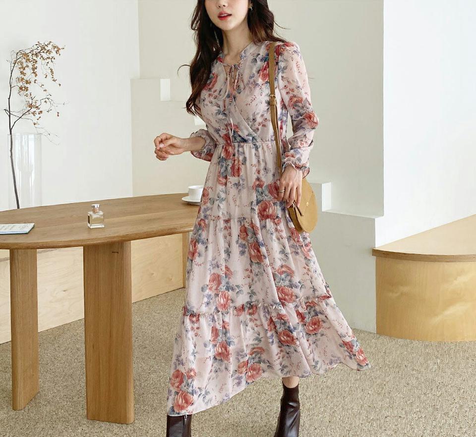 ネックリボンシフォン花柄ワンピース・全4色・b64999 レディース 【ops】韓国ファッション ワンピース ロングワンピース 長袖 大人 花柄 フラワー シフォン リボン フレア ロング丈 スリット スリム シンプル フェミニン 体型カバー 秋 春