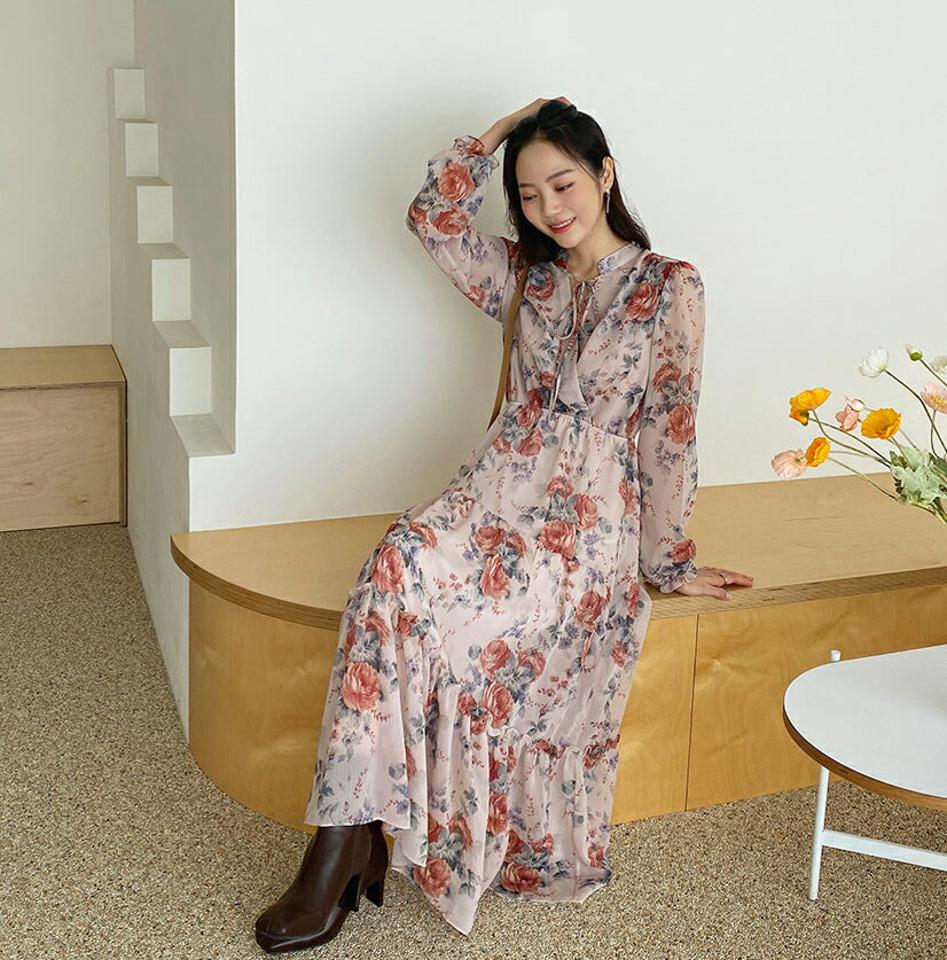 ネックリボンシフォン花柄ワンピース・全4色・b64999 レディース 【ops】韓国ファッション ワンピース ロングワンピース 長袖 大人 花柄 フラワー シフォン リボン フレア ロング丈 スリット スリム シンプル フェミニン 体型カバー 秋 春