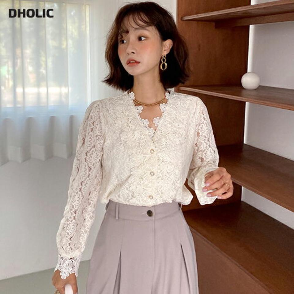 パール調ボタンレースブラウス・全2色・b65964 レディース 【bl】韓国ファッション トップス ブラウス 長袖 Vネック 大人 花柄 フラワーレース 上品 ボタン シンプル ボタン フェミニン カジュアル 体型カバー ガーリー 秋 春