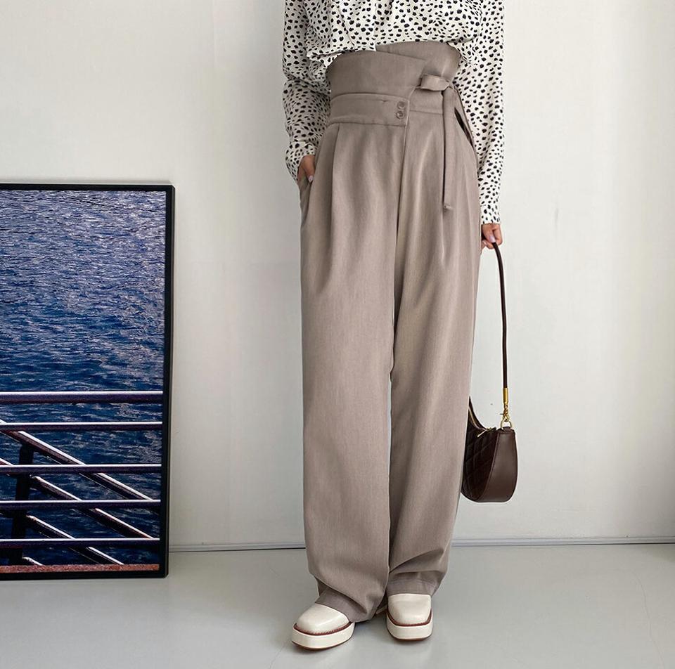 即日配送 ハイウエストストラップスラックス・全2色・t65980 レディース 【pt】韓国ファッション ボトムス ロング ロングパンツ スラックスパンツ スラックス ハイウエスト ストラップ 無地 体型カバー カジュアル デイリー 足長 美脚 フェミニン 秋 春