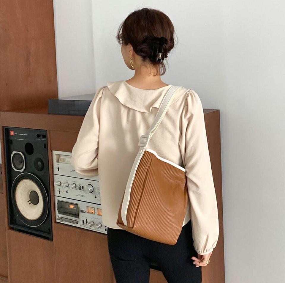 ウェーブカラーネックブラウス・全5色・t65967 レディース 【bl】韓国ファッション トップス ブラウス 長袖 ウェーブカラー 大人 無地 ベーシック 上品 ボタン ギャザー シンプル ボタン フェミニン カジュアル 体型カバー ガーリー 秋 春