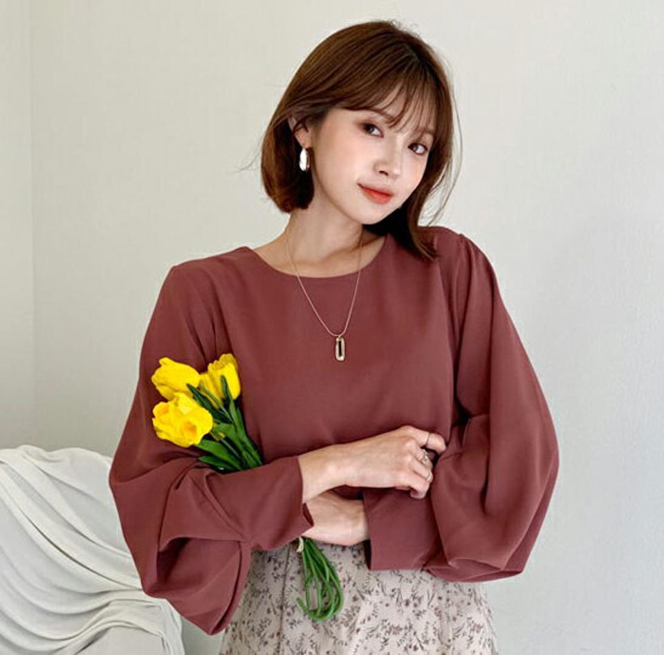 ≪人気商品再入荷≫ラウンドパフブラウス・全1色・e65475 レディース 【bl】韓国ファッション トップス ブラウス 長袖 ラウンドネック パフスリーブ シフォン 無地 ベーシック 上品 シンプル フェミニン 学校行事 オフィスカジュアル ガーリー 秋 春