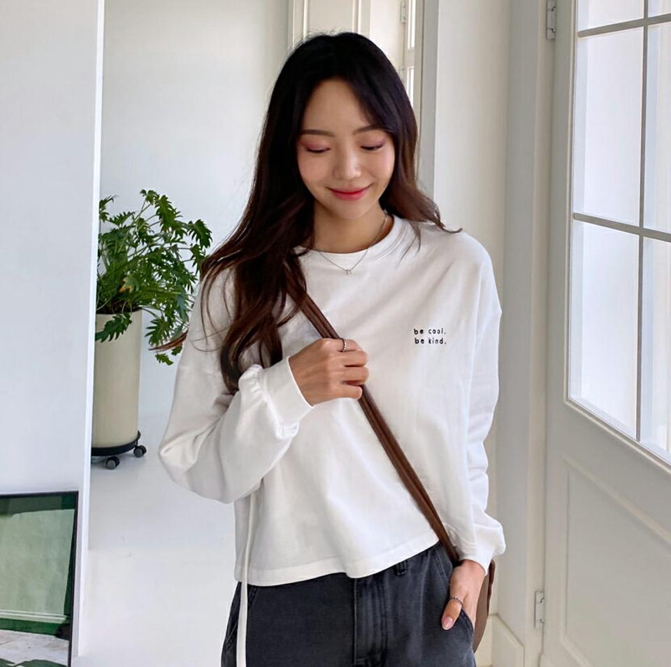刺繍レタリングリボンクロップドTシャツ・全3色・b65514 レディース 【tops】韓国ファッション トップス Tシャツ 大人 長袖 ラウンドネック 刺繍 レタリング リボン クロップド丈 シンプル カジュアル インしない デイリー 秋 春