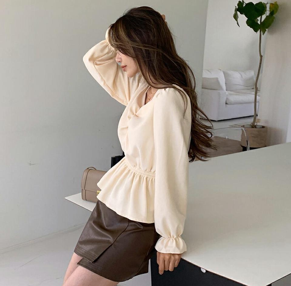 ギャザーフレアヘムブラウス・全4色・t65517 レディース 【bl】韓国ファッション トップス ブラウス 長袖 スクエアネック 大人 ギャザー フレア ヘム スエード調 上品 シンプル ボタン フェミニン カジュアル 体型カバー ガーリー 秋 春239