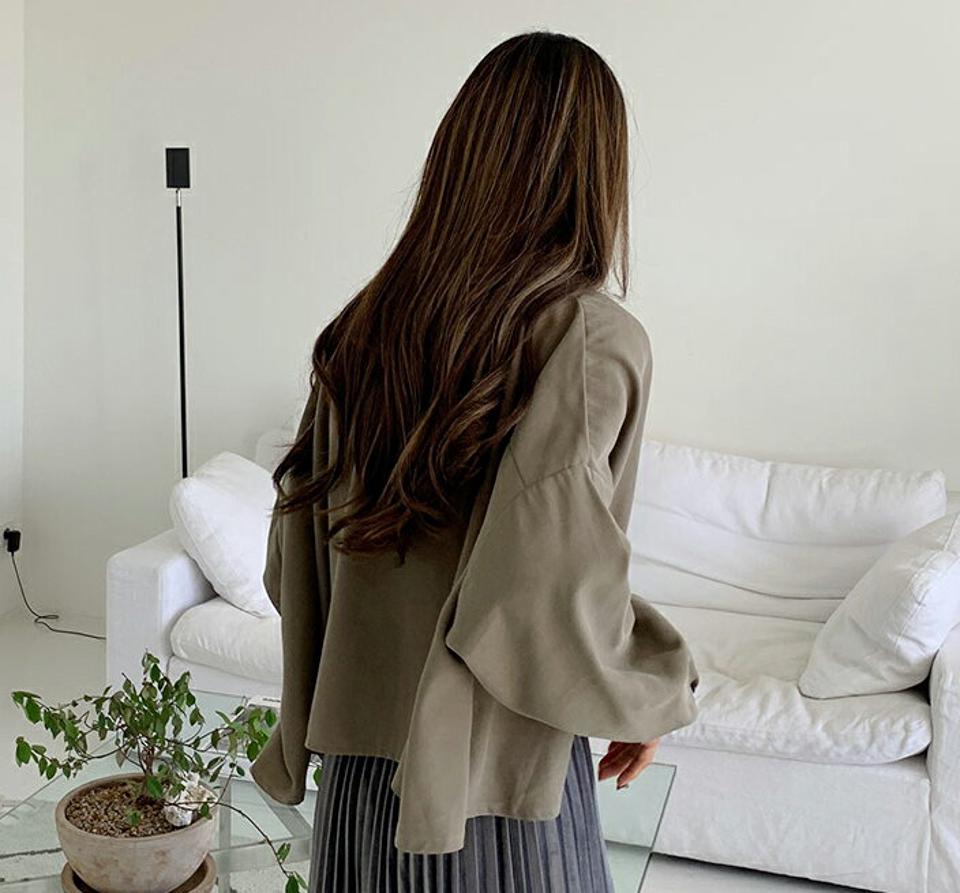 フレアクロップドシャツ・全4色・t65542 レディース 【bl】韓国ファッション トップス シャツ 長袖 クロップド丈 フレア ワイド ショート丈 ボタン 大きいサイズ ルーズ シンプル 上品 フェミニン カジュアル 高級感 体型カバー ガーリー 秋 春