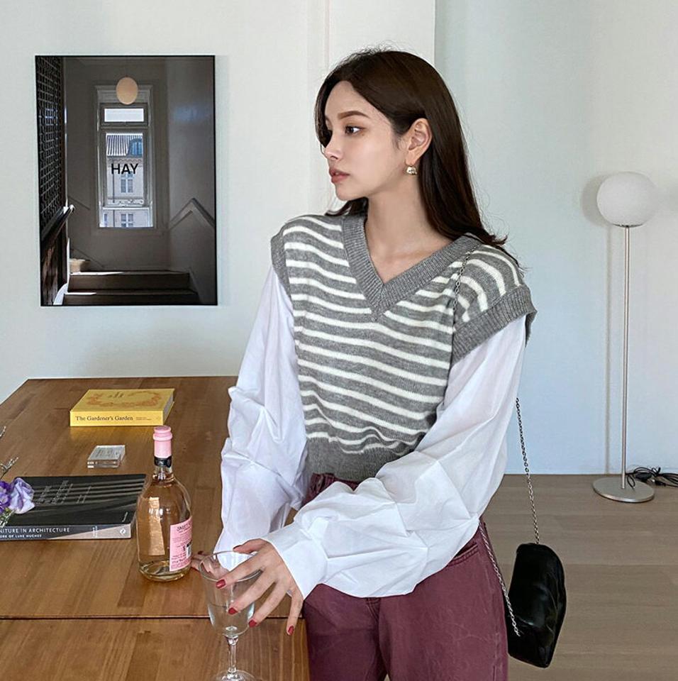ボーダーブラウスレイヤード風ニット・全2色・b70223 レディース 【tops】 トップス ニット 長袖 Vネック 異素材 リブ レイヤード風 ユニーク やわらかい 大人 シンプル 細身 体型カバー 上品 ベスト 春 秋 韓国ファッション ハイホリHIHOLLI