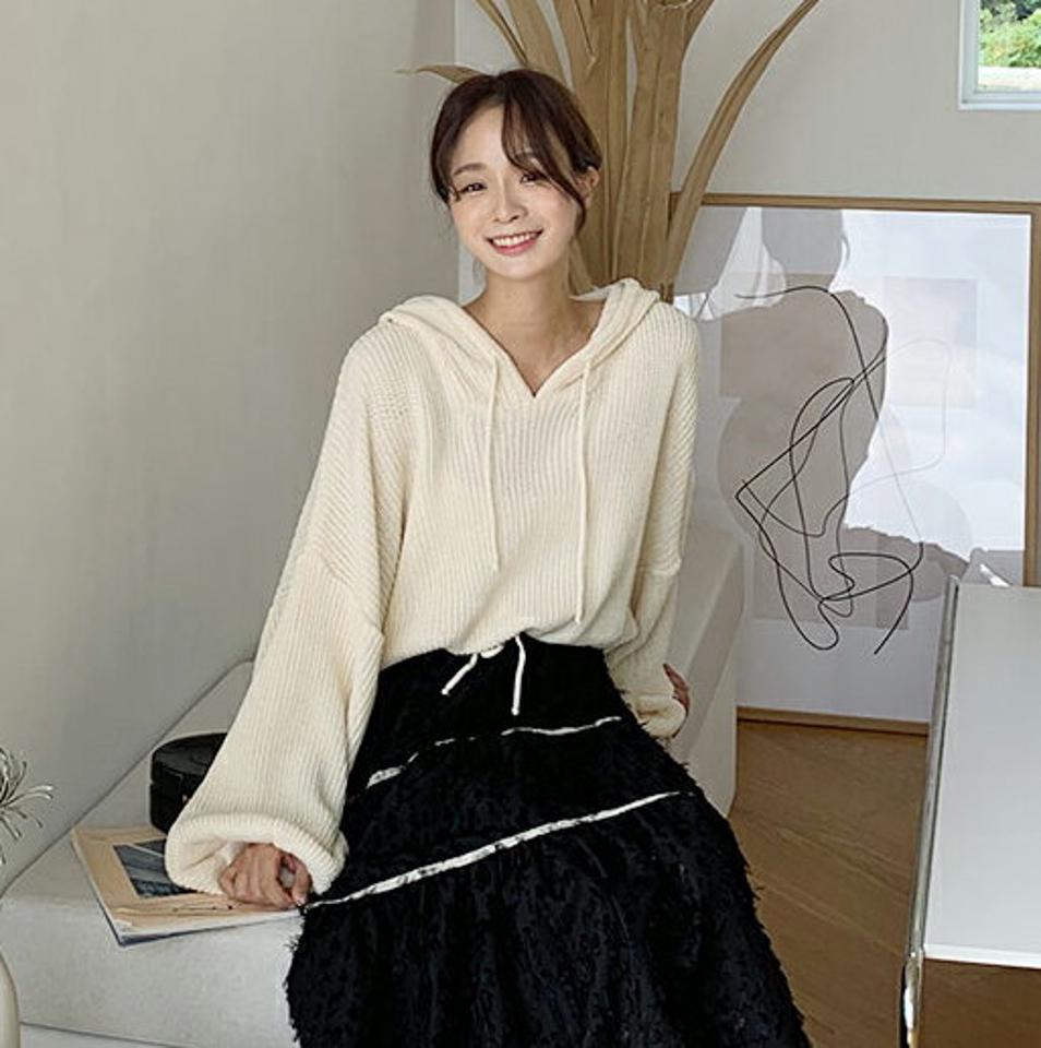 クロップドドロストフードニット・全4色・t62848 レディース 【tops】韓国ファッション トップス 大人 長袖 フード クロップド丈 ドロップショルダー シンプル ルーズ ガーリー ニットパーカー フェミニン 上品 秋 冬