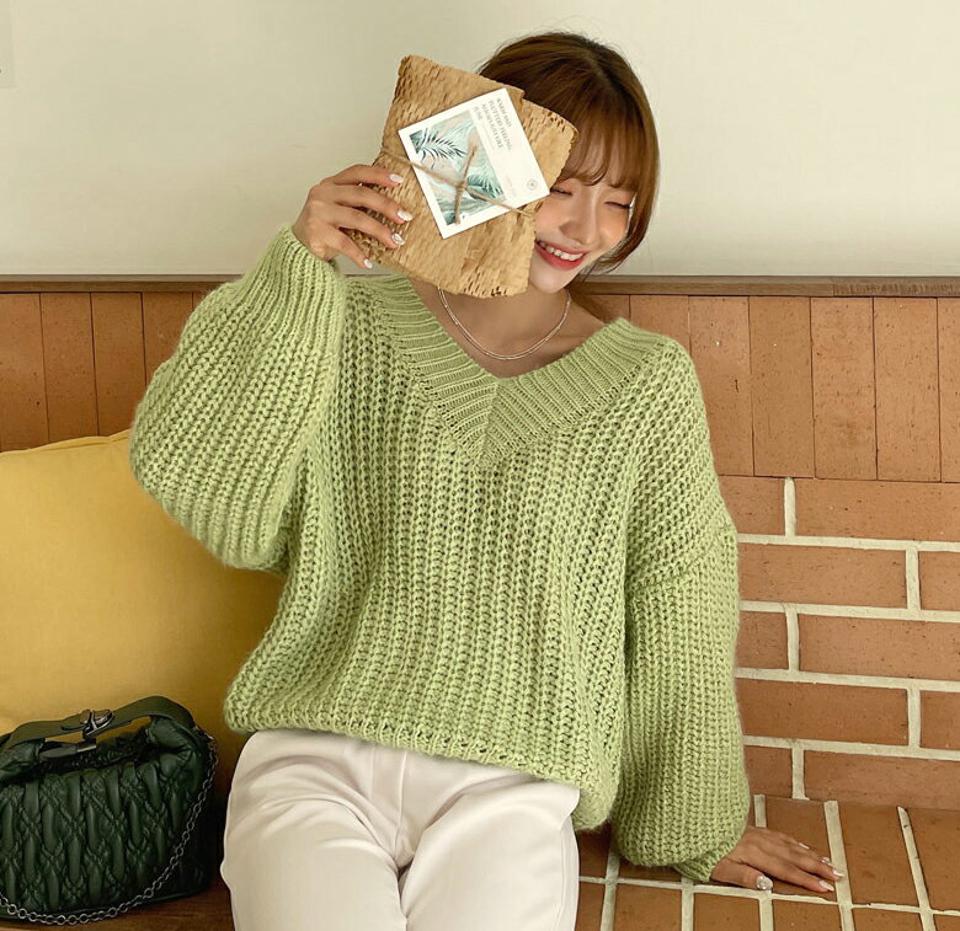ウール混ワイドVネックニット・全5色・t65206 レディース 【tops】韓国ファッション トップス ニット 長袖 Vネック ウール 混ワイド カジュアル 体型カバー カラーニット ゆったり 楽ちん フェミニン シンプル デイリー 秋 冬 NIJU