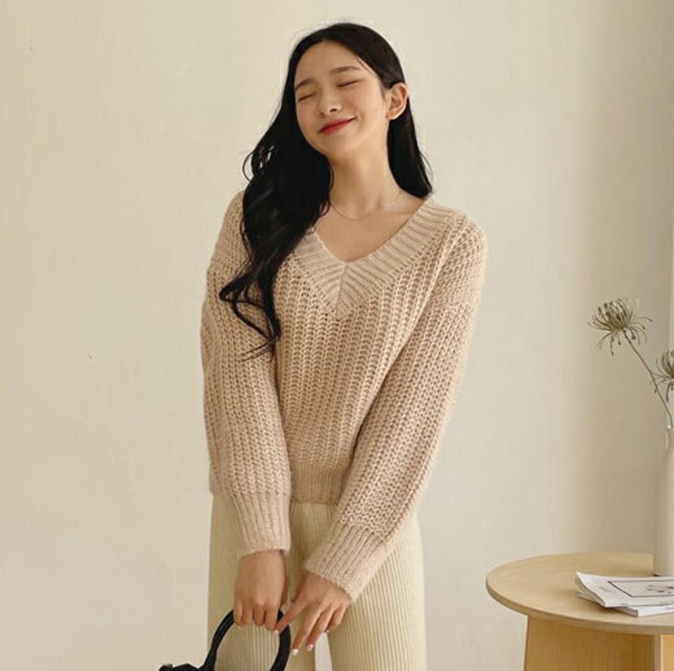 ウール混ワイドVネックニット・全5色・t65206 レディース 【tops】韓国ファッション トップス ニット 長袖 Vネック ウール 混ワイド カジュアル 体型カバー カラーニット ゆったり 楽ちん フェミニン シンプル デイリー 秋 冬 NIJU