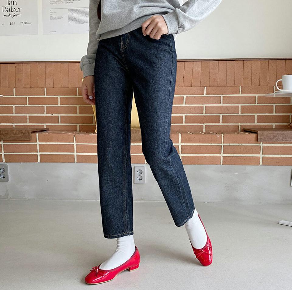 ストレートディープブルーデニムパンツ・全1色・t65192 レディース 【pt】韓国ファッション ボトムス パンツ ロング ロングパンツ デニムパンツ デニム ストレート ディープブルー ベーシック ボタン 細身 体型カバー カジュアル 春 秋 NIJU