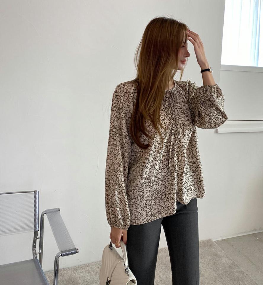 ネックストラップフラワーブラウス・全2色・t70243 レディース 【bl】 トップス ブラウス 長袖 ストラップ リボン フラワー パターン 花柄 フレア 大人 ユニーク フェミニン 上品 春 秋 韓国ファッション ハイホリHIHOLLI