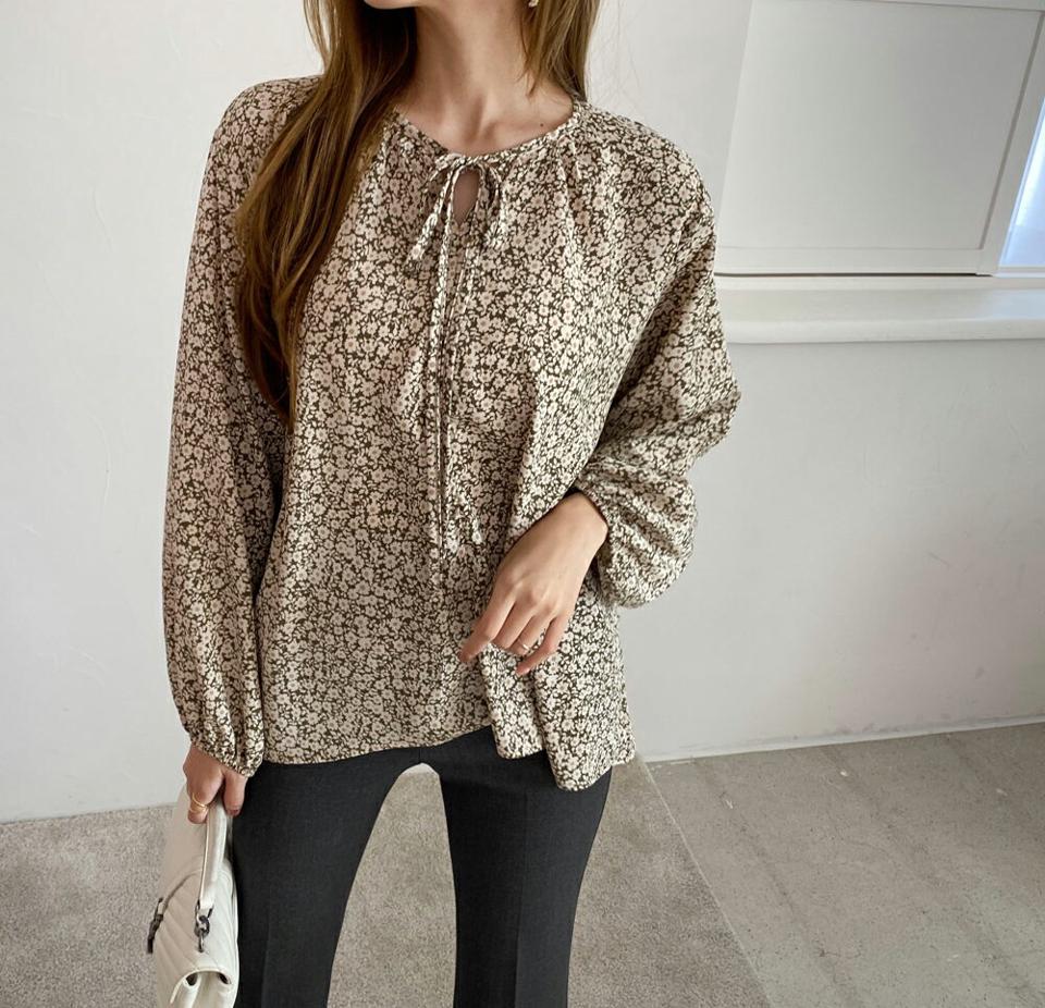 ネックストラップフラワーブラウス・全2色・t70243 レディース 【bl】 トップス ブラウス 長袖 ストラップ リボン フラワー パターン 花柄 フレア 大人 ユニーク フェミニン 上品 春 秋 韓国ファッション ハイホリHIHOLLI